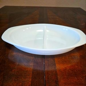 Vintage‎ 1.5 quart Pyrex Milk Glass Serving Dish